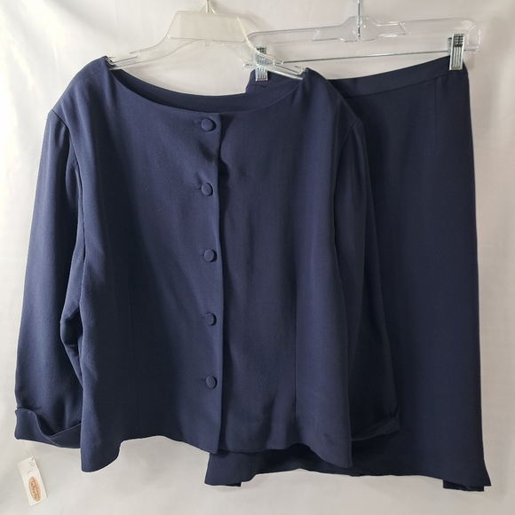 Talbots Jackets & Blazers - Talbots Women's Navy Blue Suit 100% Silk Size 20